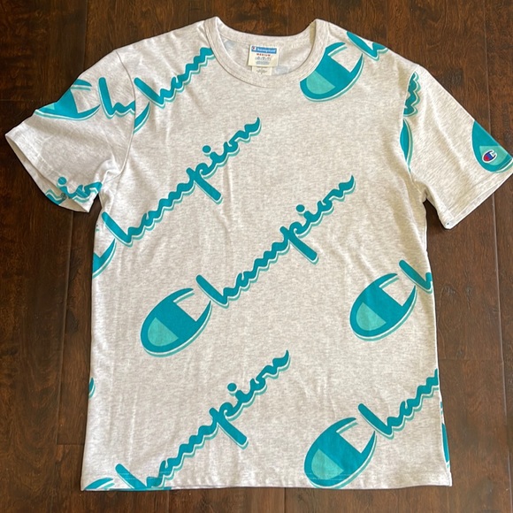 Champion script short sleeve T-shirt 🤩 - Picture 1 of 3